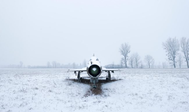 urbex exploration hongrie avion mig neige