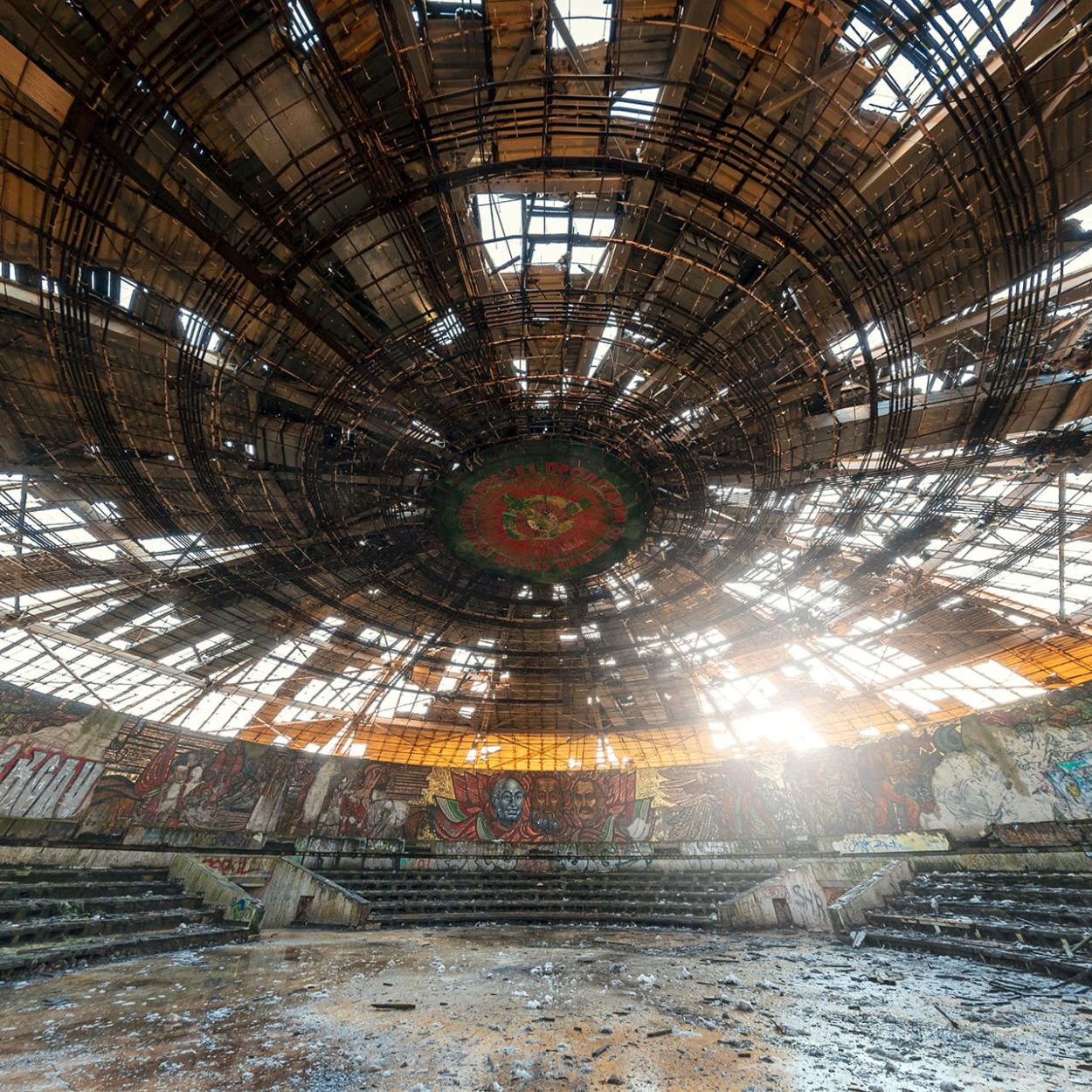 urbex exploration bouzloudja buzludzha bulgarie communiste