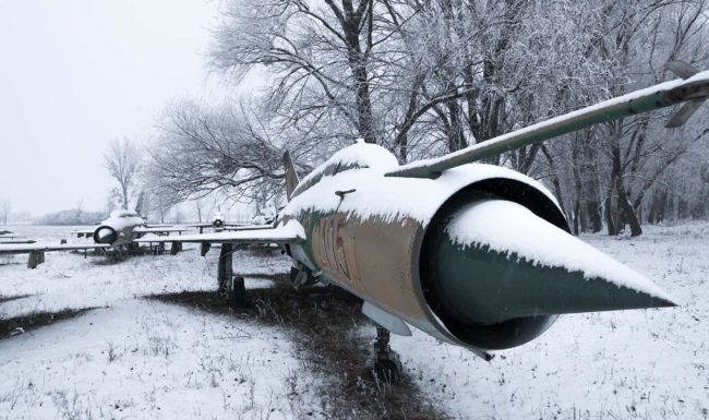 urbex-urban-exploration-hongrie-mig-avion-snow