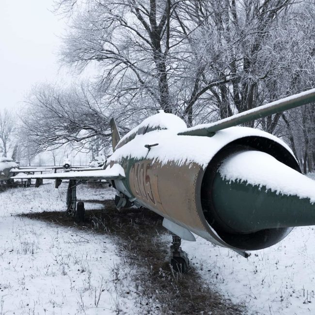 urbex-urban-exploration-hongrie-mig-avion-snow