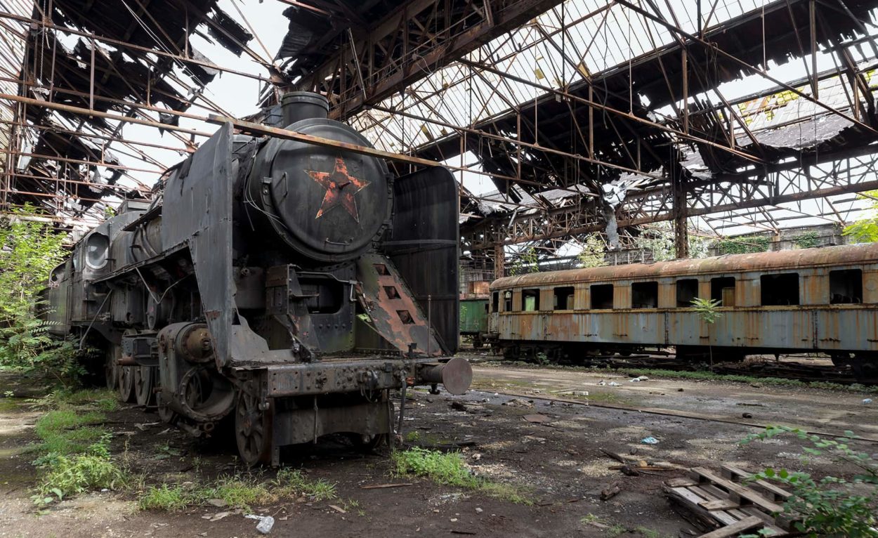 urbex-urban-exploration-hongrie-train-Istvantelek-red-star