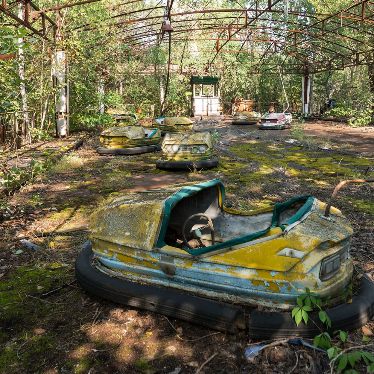 urbex-urban-exploration-ukraine-tchernobyl-pripiat-fete-voiture-tamponneuse