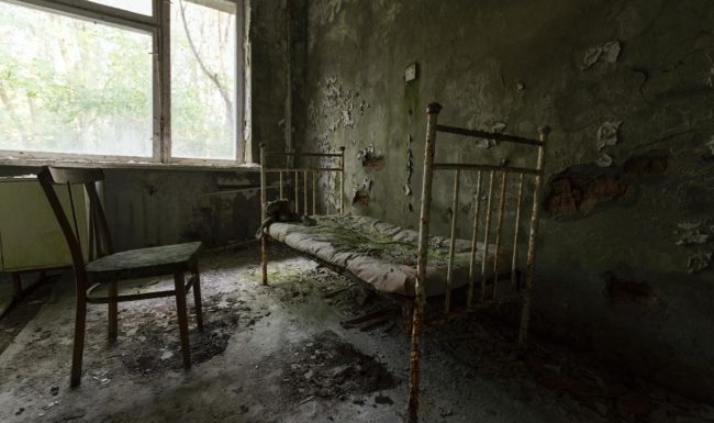 urbex-urban-exploration-ukraine-tchernobyl-pripiat-hopital-lit-chambre