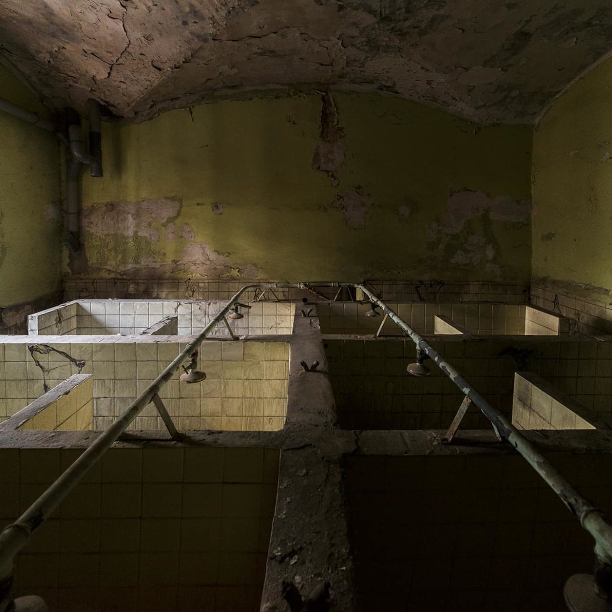 urbex-exploration-france-douche-prison-avignon