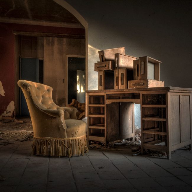 urbex-exploration-france-scilpture-bureau