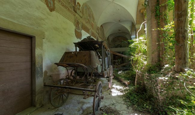 urbex-exploration-italie-corbillard-couvent