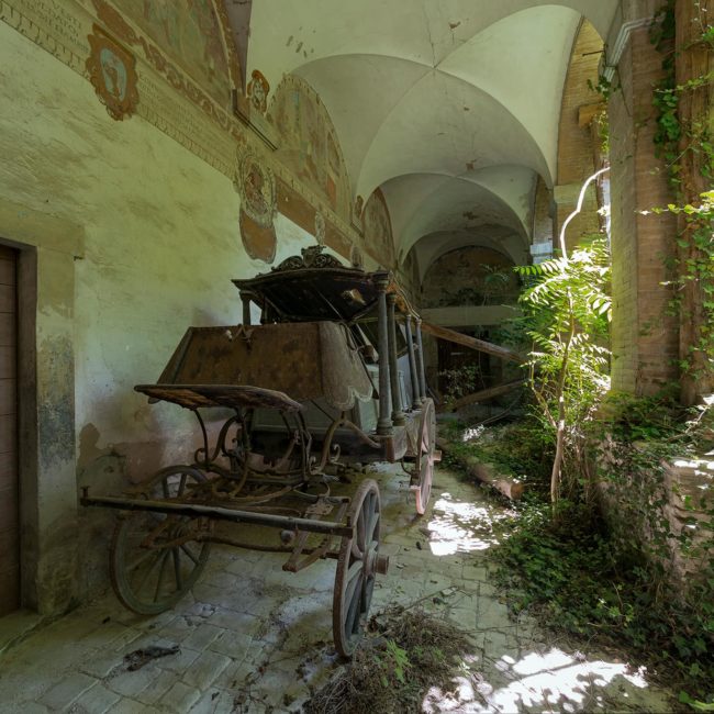 urbex-exploration-italie-corbillard-couvent