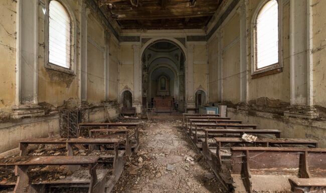 urbex-exploration-italie-eglise-chiesa-tracteur