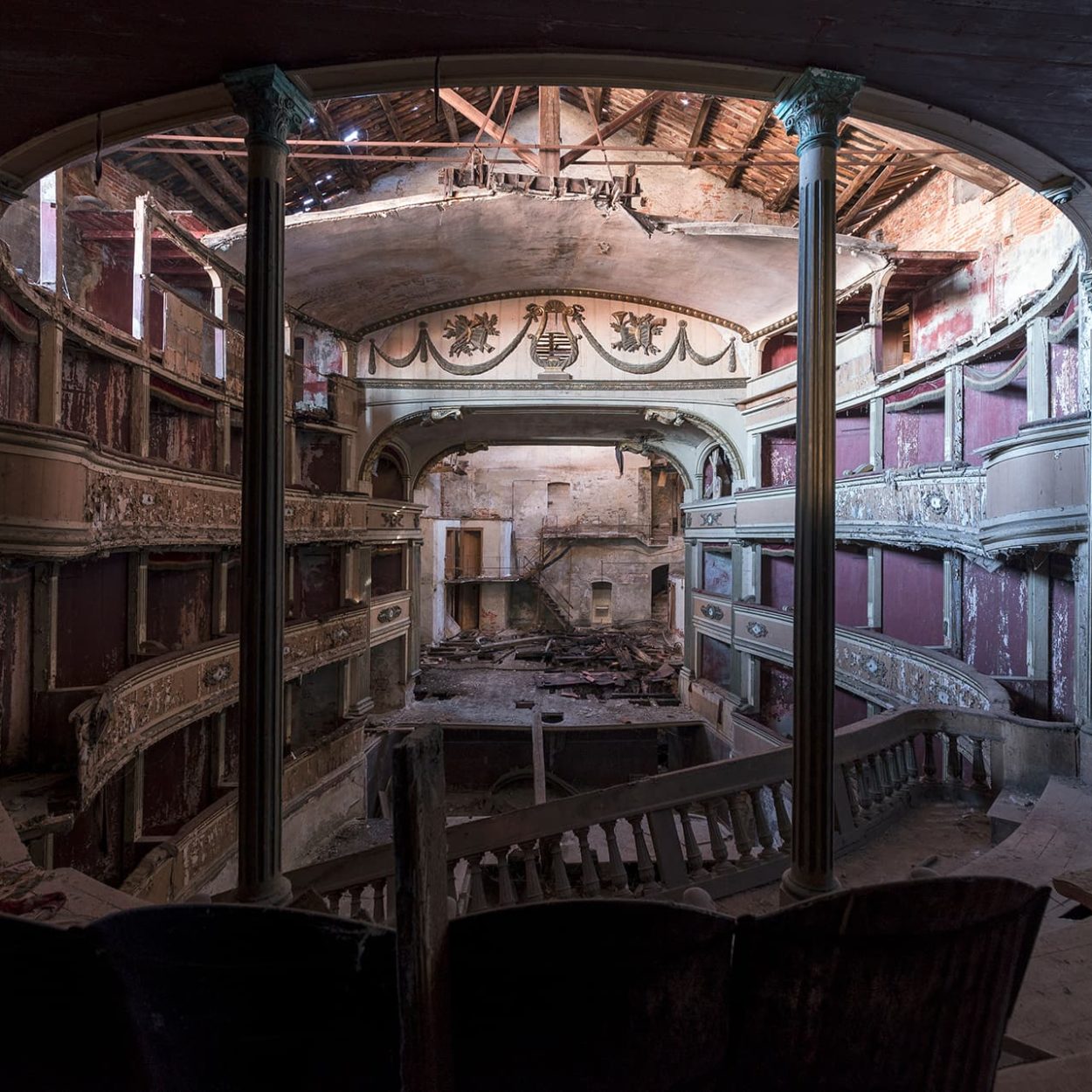 urbex-exploration-italie-theatre-balconi