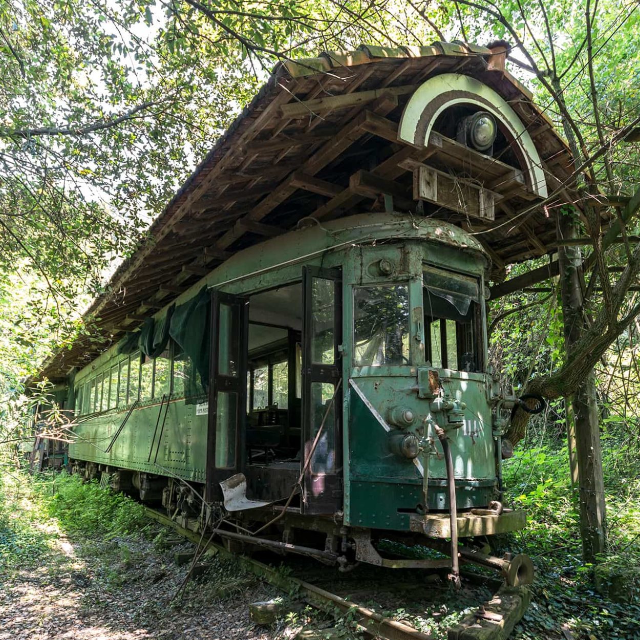 urbex-exploration-villa-italie-train-restaurant