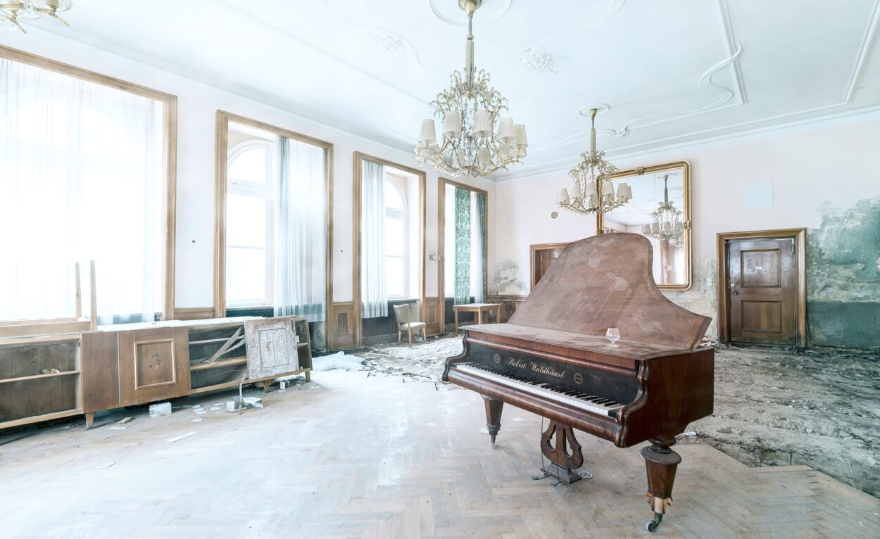 urbex-urban-exploration-austria-hotel-therme-piano