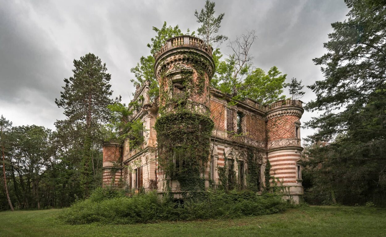 urbex-exploration-france-chateau-echelle-nature