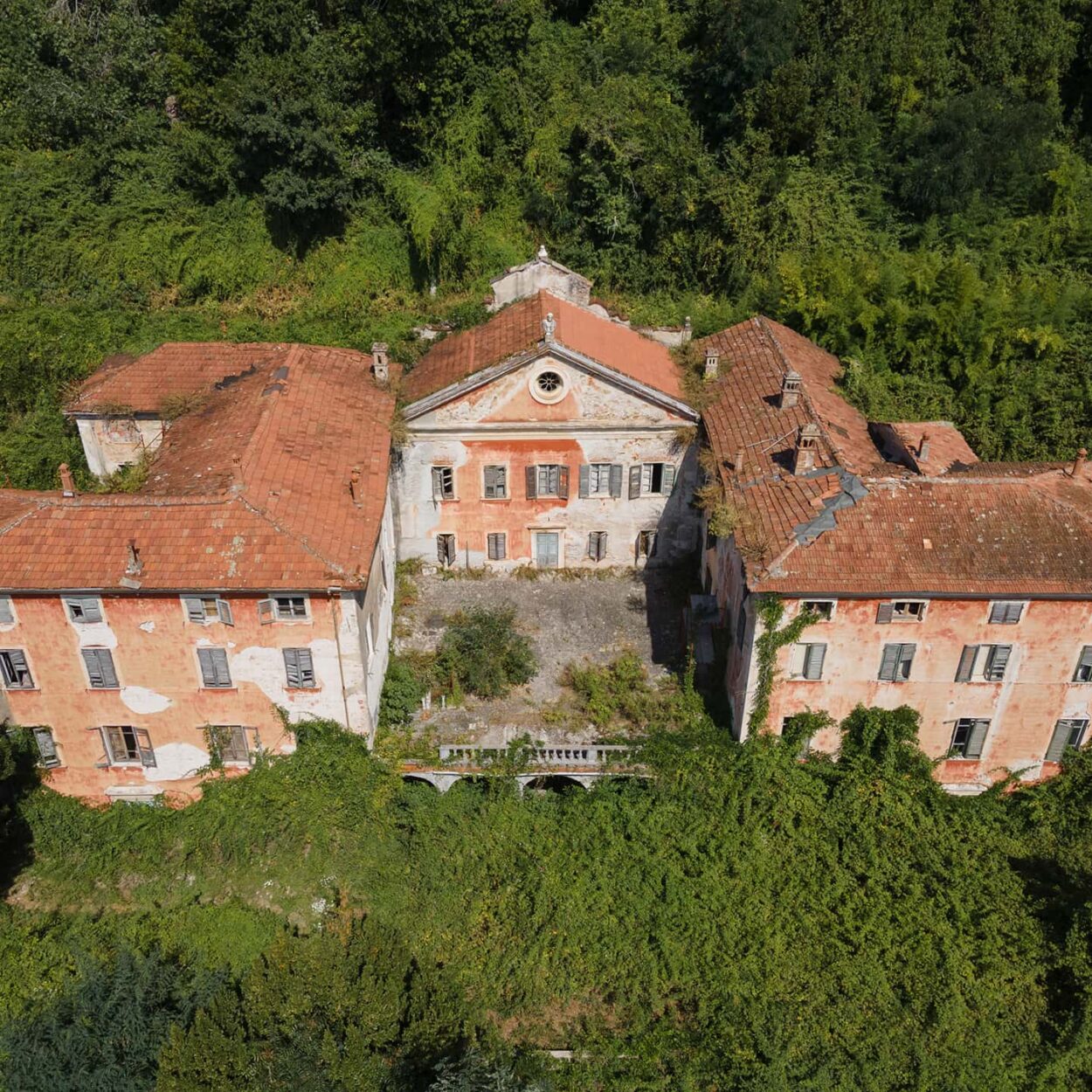 urbex-exploration-italie-drone-dji-villa-massoni