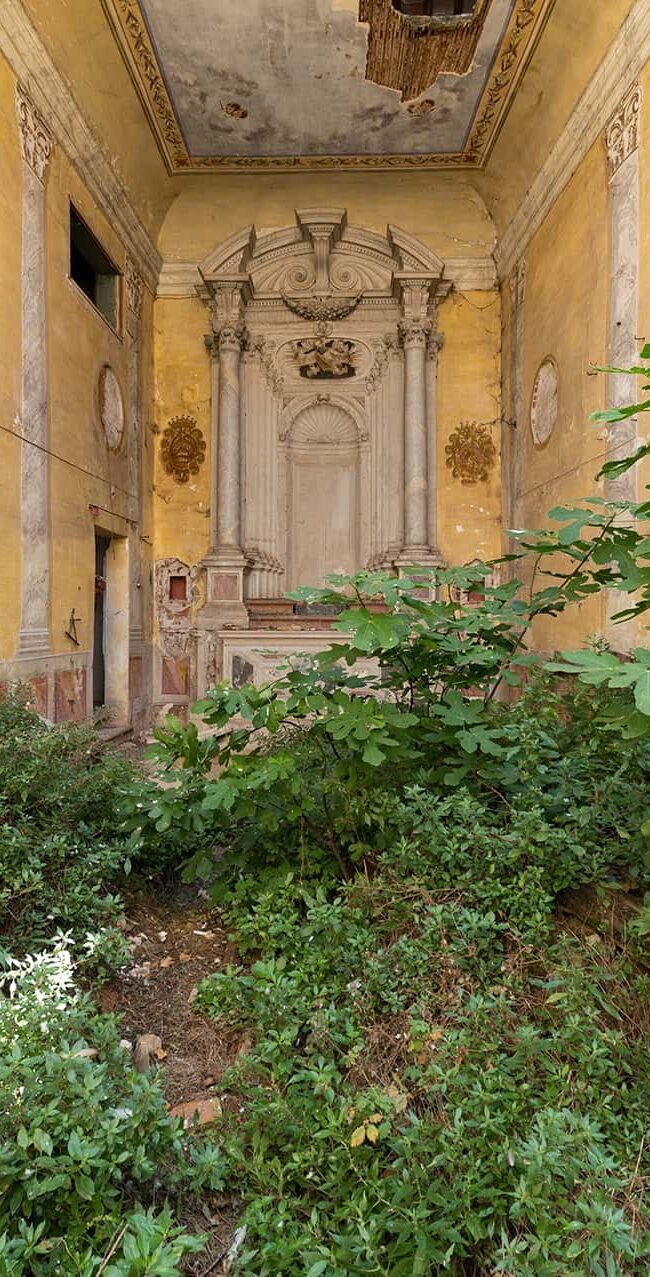 urbex-exploration-italie-eglise-vegetation