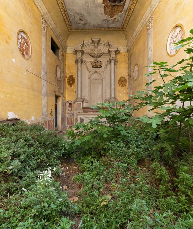 urbex-exploration-italie-eglise-vegetation