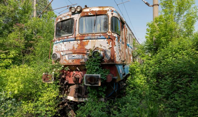 urbex-exploration-roumanie-romania-train-nature-vegetation