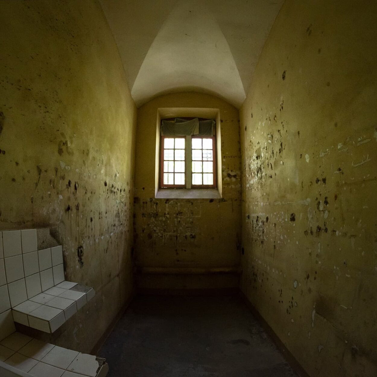 urbex-urban-exploration-avignon-prison-sainte-anne-carceral-cellule-21