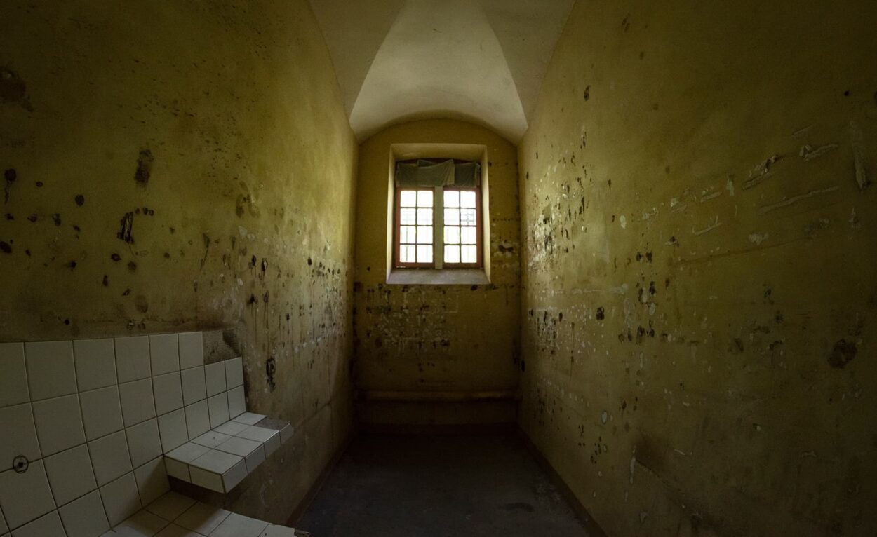 urbex-urban-exploration-avignon-prison-sainte-anne-carceral-cellule-21