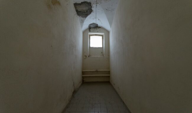 urbex-urban-exploration-avignon-prison-sainte-anne-carceral-cellule-blanche