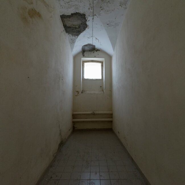 urbex-urban-exploration-avignon-prison-sainte-anne-carceral-cellule-blanche