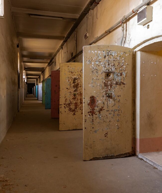 urbex-urban-exploration-avignon-prison-sainte-anne-carceral-couloir