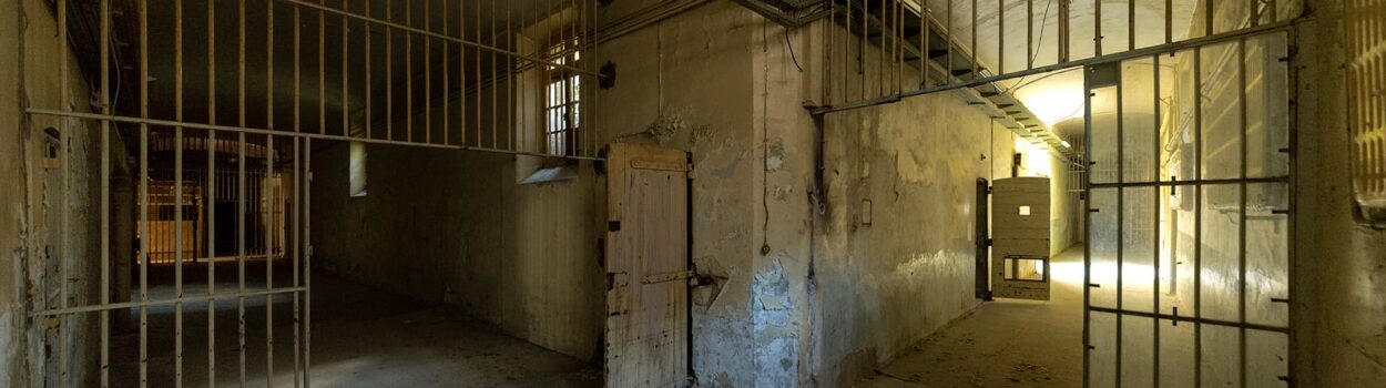 urbex-urban-exploration-avignon-prison-sainte-anne-carceral-couloirs