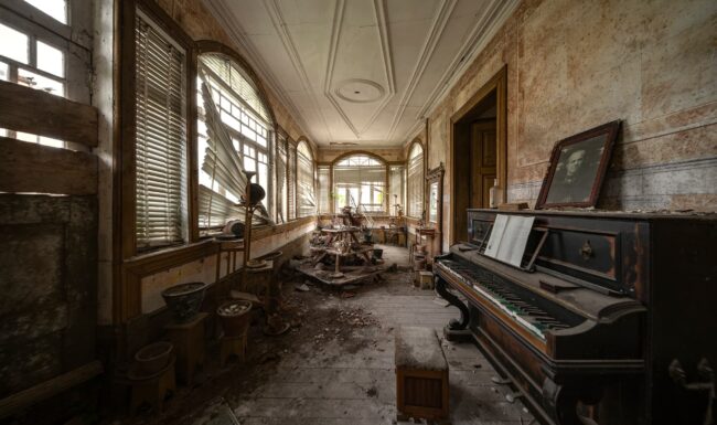 urbex-urban-exploration-portugal-villa-piano