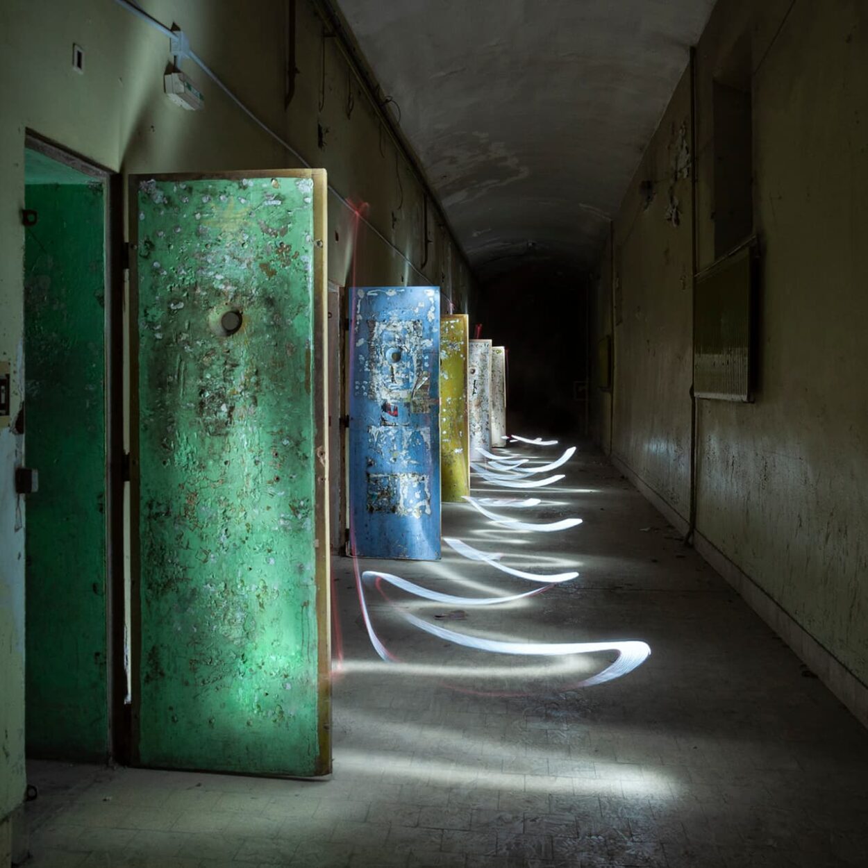 urbex-urban-exploration-avignon-prison-sainte-anne-carceral-lightpainting