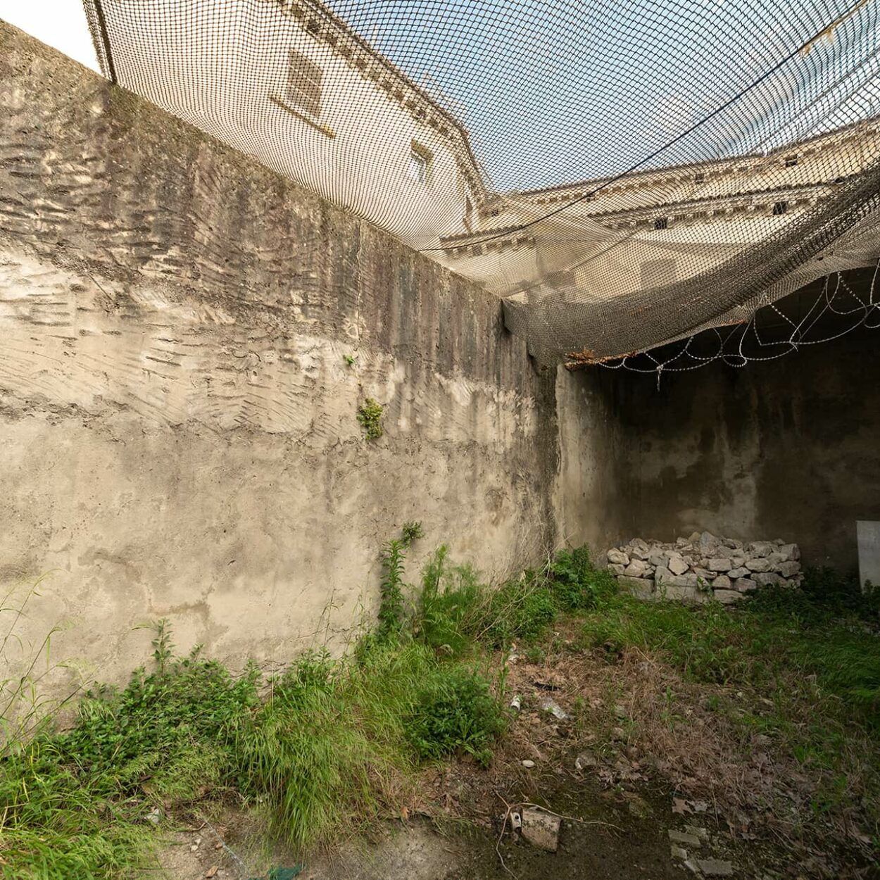 urbex-urban-exploration-avignon-prison-sainte-anne-carceral-cours