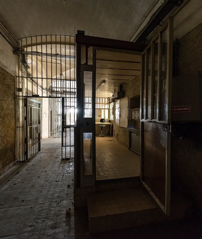 urbex-urban-exploration-avignon-prison-sainte-anne-carceral-entree