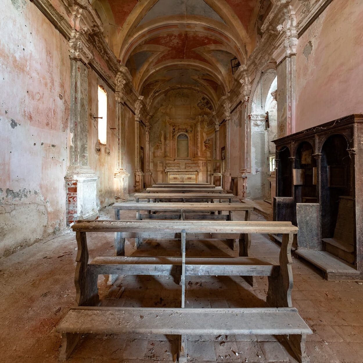 urbex-urban-exploration-italie-eglise-chiesa-rosa