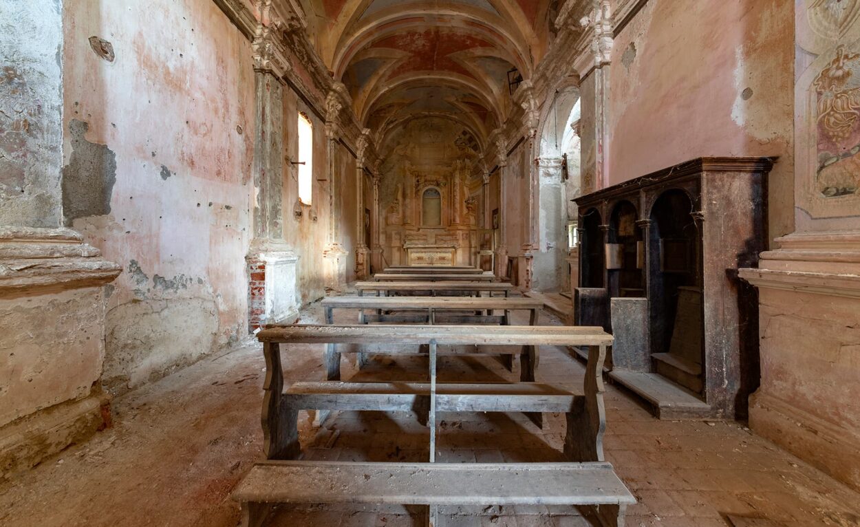 urbex-urban-exploration-italie-eglise-chiesa-rosa