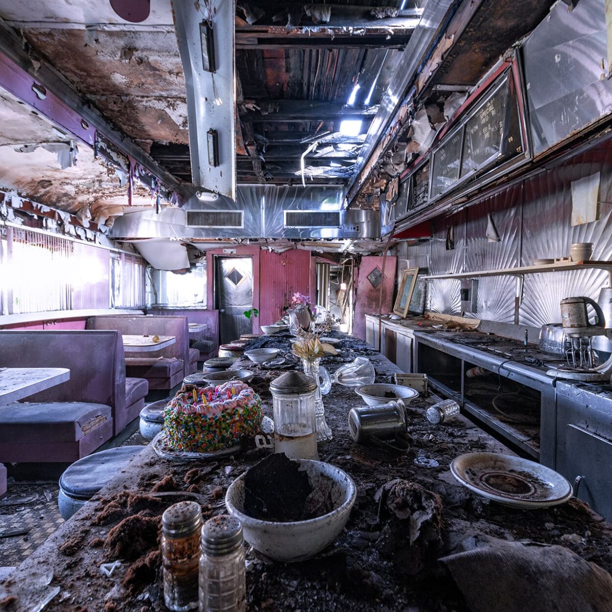 urbex-urban-exploration-usa-diner-food-birthday-gateau