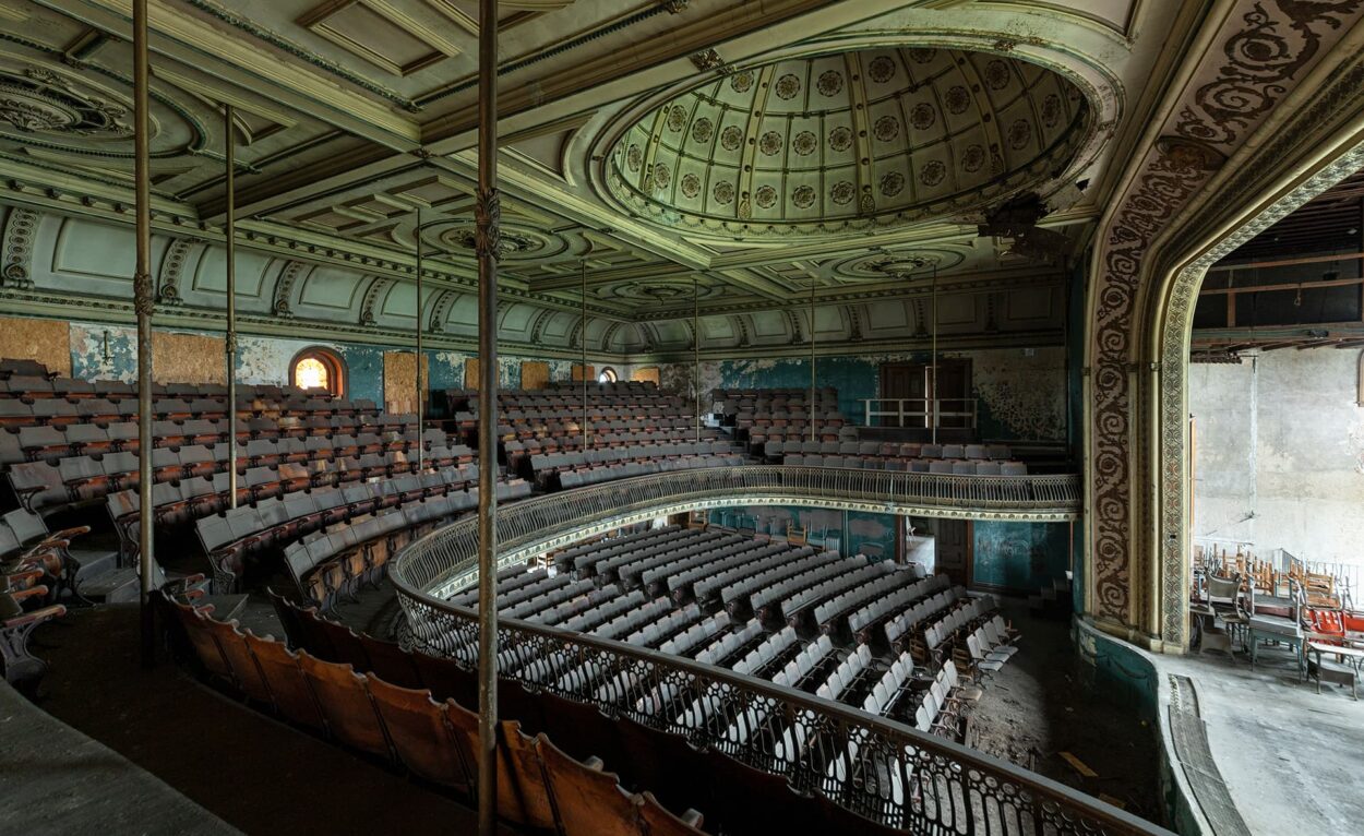 urbex-urban-exploration-usa-secret-theater