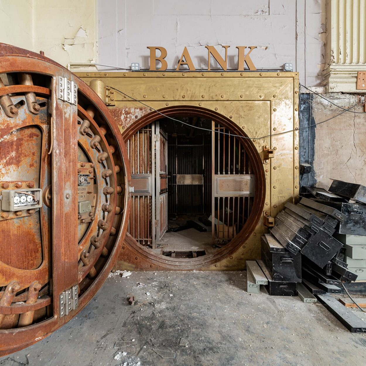 urbex-urban-exploration-usa-bank-banque-coffre