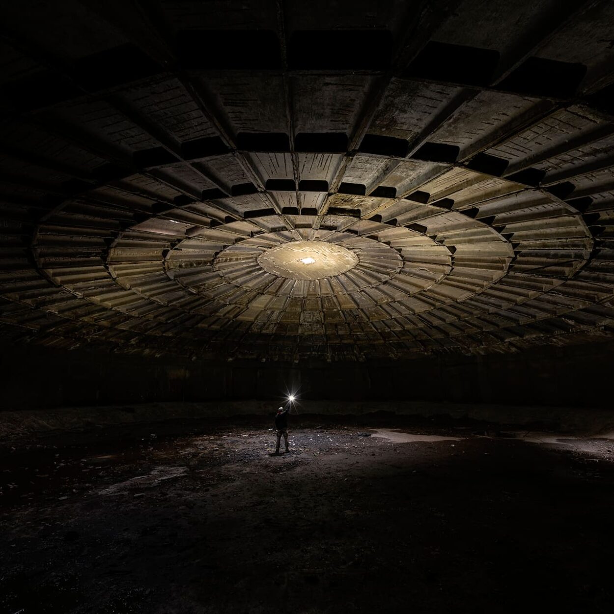 urbex-urban-exploration-georgie-cuve-tank