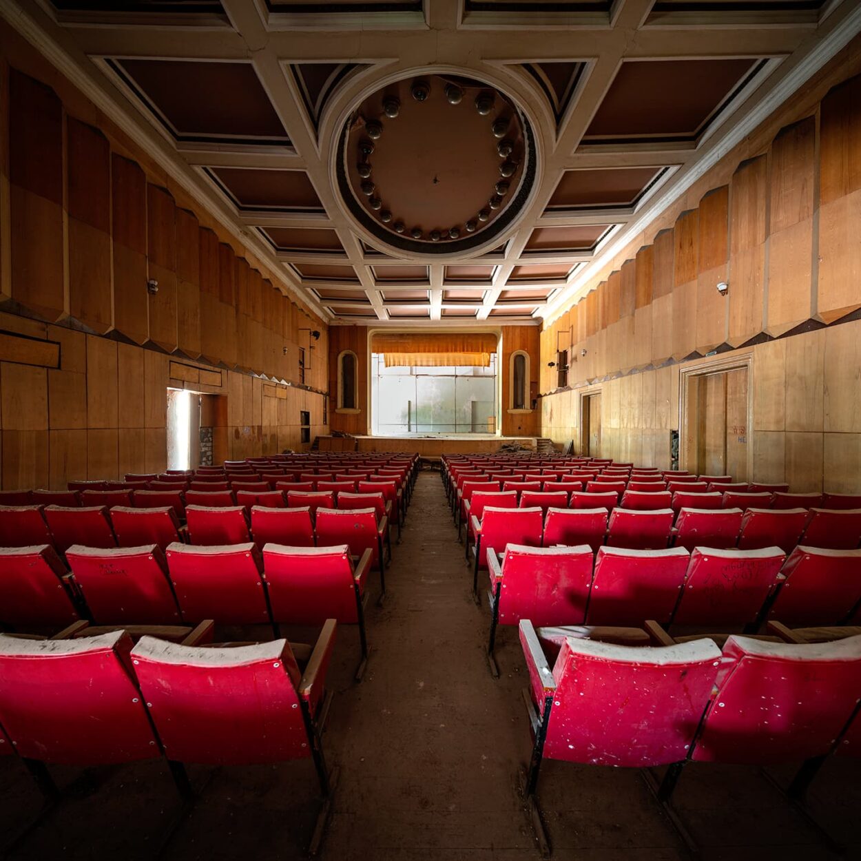 urbex-urban-exploration-georgie-theatre