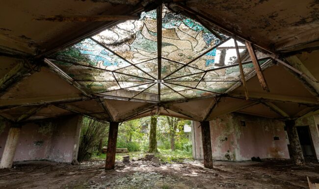 urbex-urban-exploration-georgie-sanatorium-vitrail