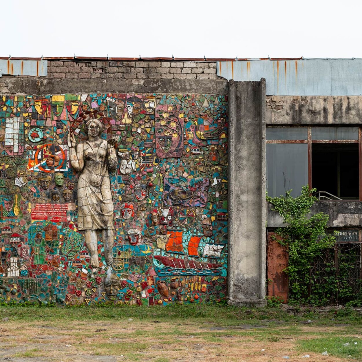 urbex-urban-exploration-georgie-shopping-center-mosaïque