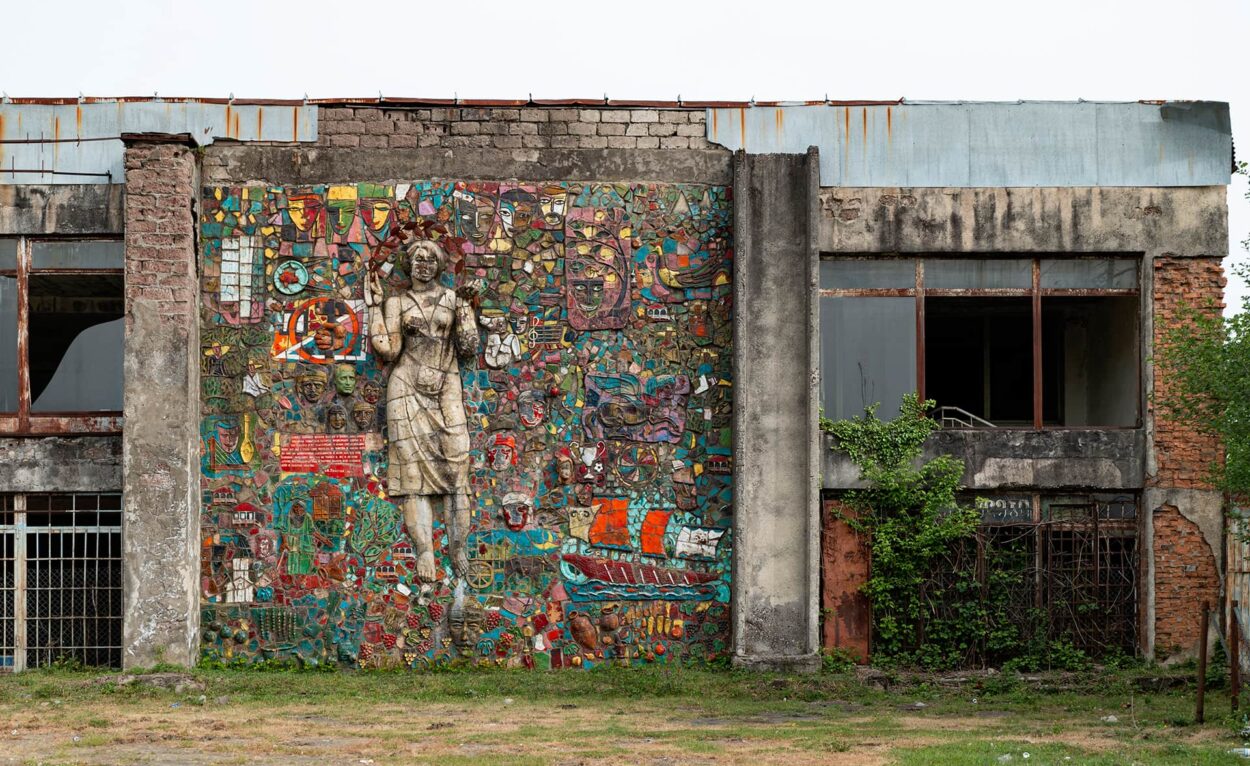 urbex-urban-exploration-georgie-shopping-center-mosaïque