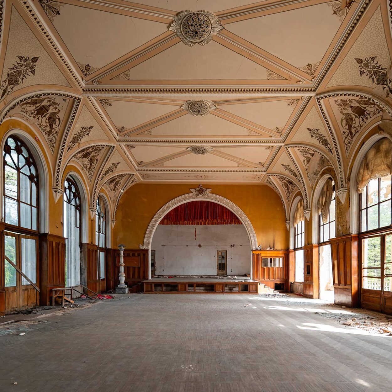 urbex-urban-exploration-georgie-sanatorium-meshakhte-theatre